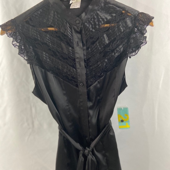 🍎 FOREVER 21 BLACK LACED TOP BLOUSE - Picture 2 of 10